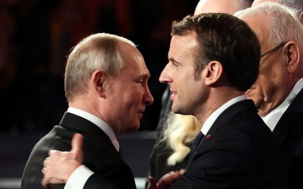 Prezydenci Rosji i Francji mówili o bohaterstwie Armii Czerwonej