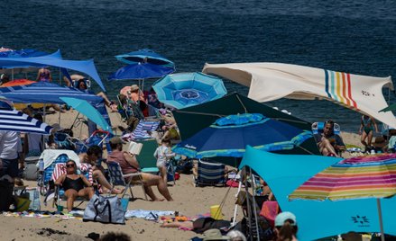 Nowa odsłona "wojny o leżaki". Będą wysokie mandaty na hiszpańskiej plaży