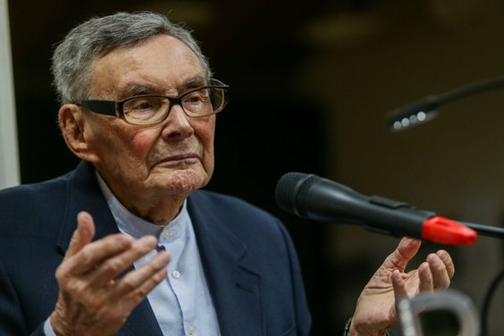 Marian Turski podczas otwarcia budynku wystawienniczego „Gerhard Richter Birkenau” w Międzynarodowym