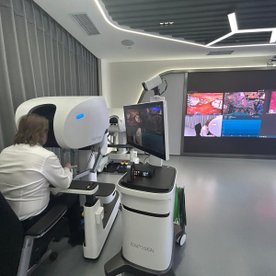 Podczas gdy operatorzy znajdowali się w Azji, pacjenci leżeli na salach operacyjnych w Warszawie.