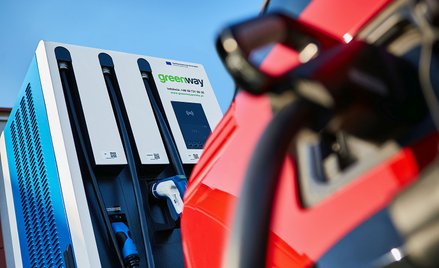 Rozbudowa stacji ładowania zbyt droga i długotrwała