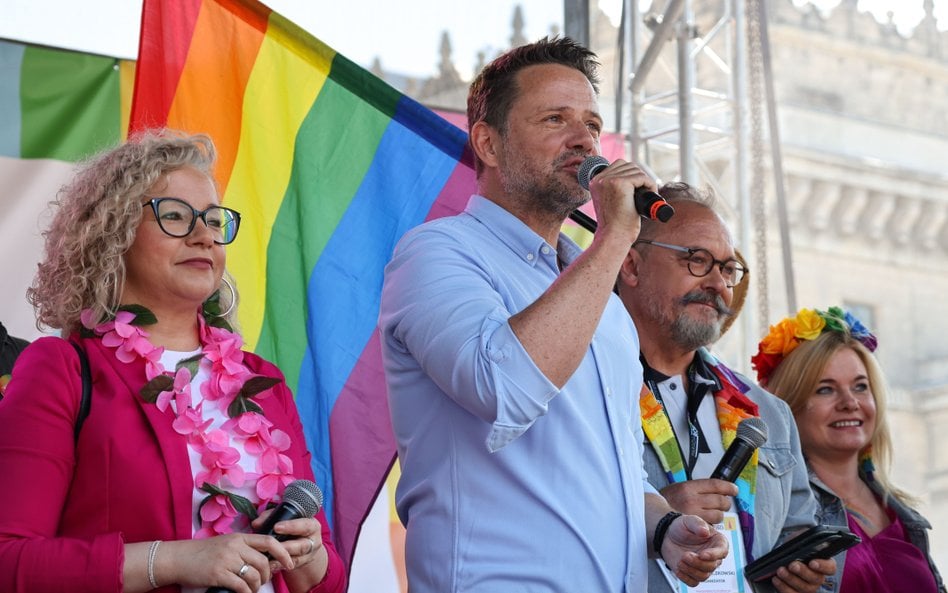 Parada Równości w Warszawie w 2025 r. Na zdjęciupPosłanka Katarzyna Kotula (L), prezydent Warszawy R