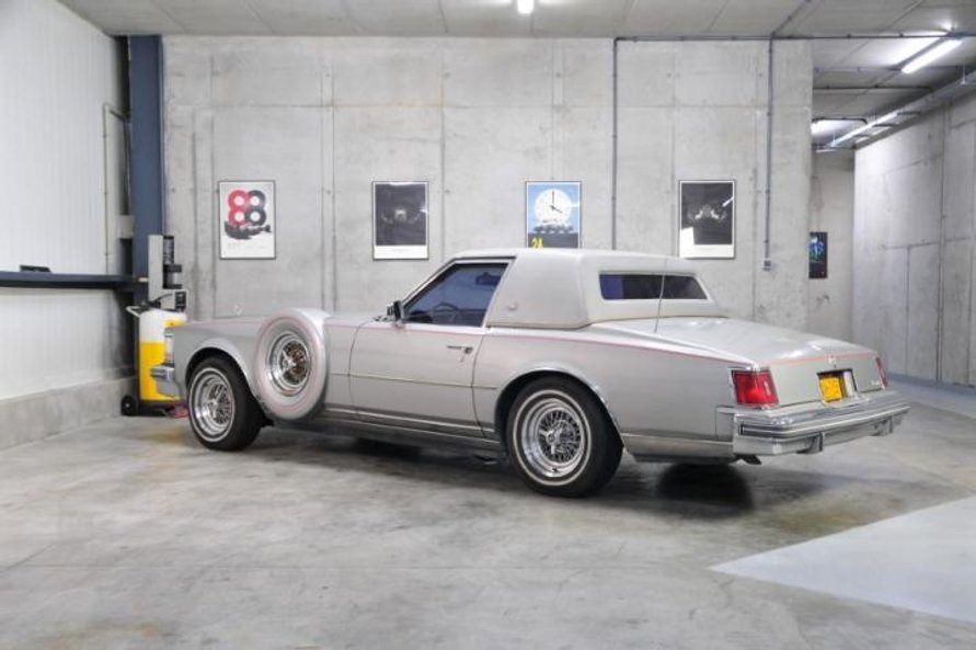 Czy ktoś odciął limuzynie tył i dospawał zwykłego sedana?