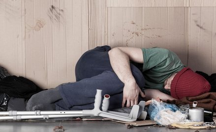 Przedstawicielka ONZ: Francja łamie prawa bezdomnych