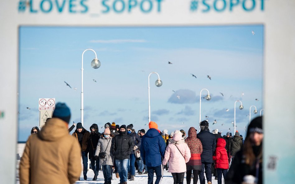 Epidemia w Polsce - raport Ministerstwa Zdrowia: W niedzielę 7038 zakażeń koronawirusem