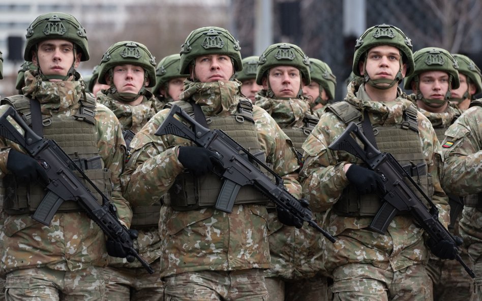 Sąsiad Polski przywraca pobór. Młodzi spędzą w armii nawet 9 miesięcy