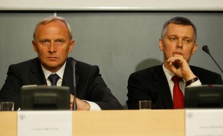 Posłowie PO Czesław Mroczek i Tomasz Siemoniak chcą sprawdzić przetarg na caracale.