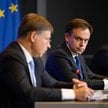 Przewodnictwo Polski w Radzie UE. Minister finansów Andrzej Domański (C) na konferencji prasowej po 