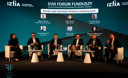 Uczestnicy debaty „Śmiałe wizje sprzedaży funduszy inwestycyjnych” podczas drugiego dnia XVIII Forum