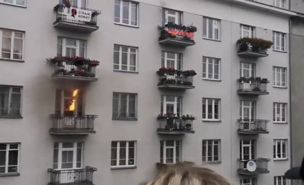 Podpalone mieszkanie na trasie Marszu Niepodległości