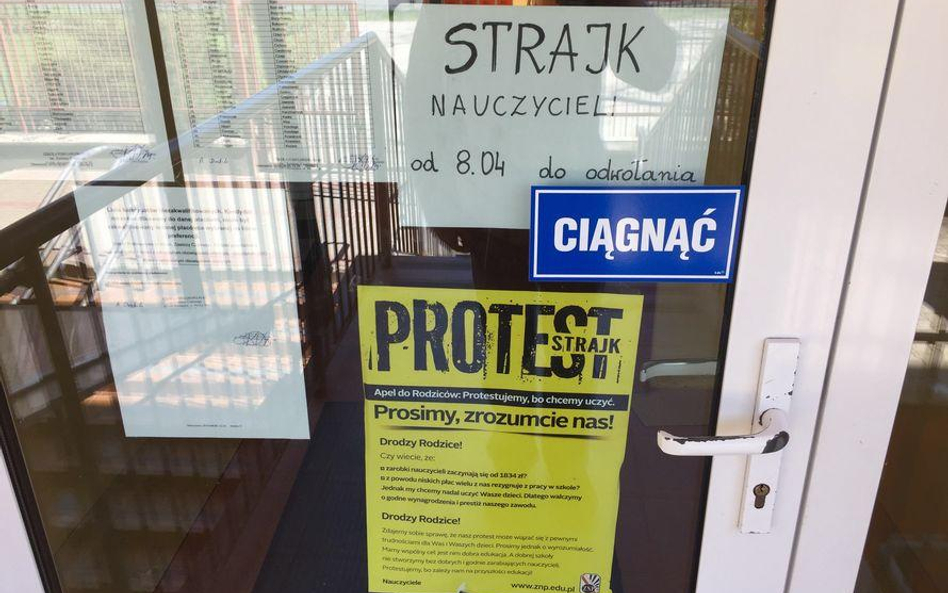 Strajk spowodował, że od dziesięciu dni dzieci zostają w domach