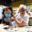 Wojtek Chuchla podczas prezentacji gry. Słynie w środowisku ze świetnego tłumaczenia zasad