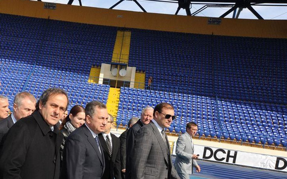Delegacja UEFA na stadionie w Charkowie