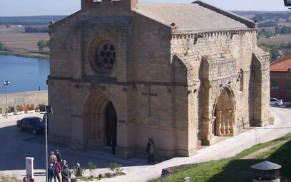 Kościół w Castronuño pochodzi z XIII wieku.