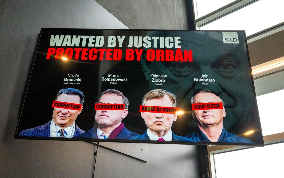 Kampania „Wanted by justice, protected by Orban”