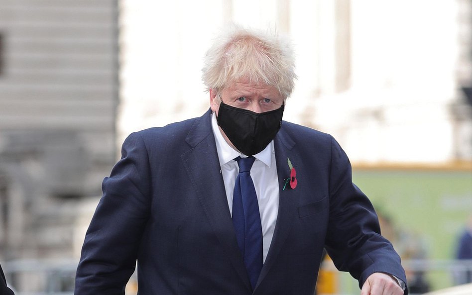 Premier Wielkiej Brytanii Boris Johnson staje przed diabelskim wyborem.