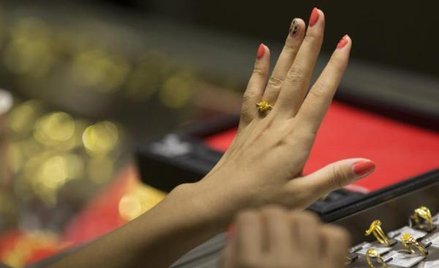 Sieci jubilerskie wypierają z rynku małe sklepy.