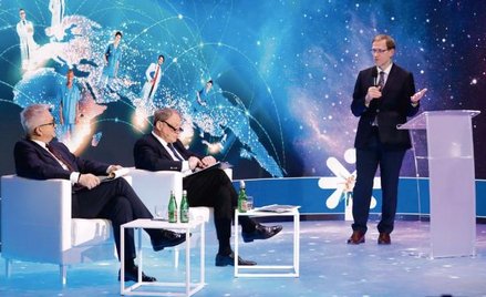 Naukowcy i lekarze zwracają uwagę, że w walce z pandemią bardzo ważne jest wspólne działanie i wzaje
