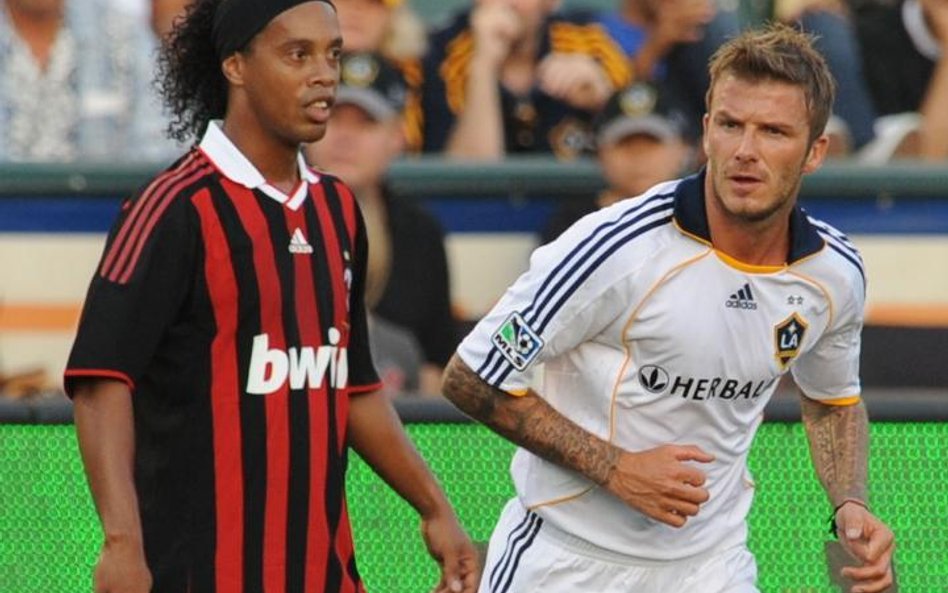 Ronaldinho i Beckham - największe gwiazdy meczu