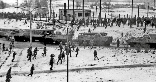 Pacyfikacja kopalni „Manifest Lipcowy” 15 grudnia 1981 r. – zdjęcie ze zbiorów Społecznego Komitetu 