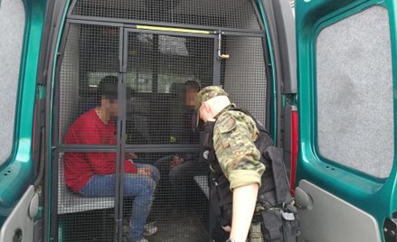 Nielegalni imigranci zostali zatrzymani w ciężarówce na terenie stacji paliw w Warszowicach na Śląsk