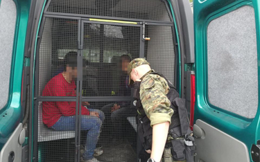 Nielegalni imigranci zostali zatrzymani w ciężarówce na terenie stacji paliw w Warszowicach na Śląsk