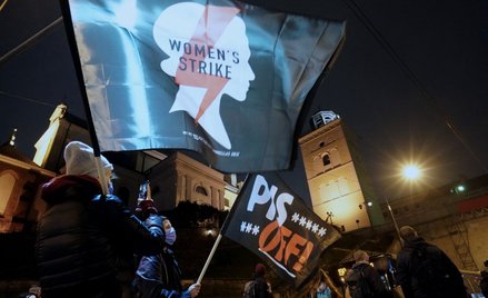 Uniwersytet Warszawski odniósł się do wykluczania studentów z zajęć za wykorzystanie znaku Strajku K