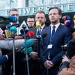 Minister Łukasz Szumowski i dr Tomasz Stefaniak, jeden z operujących lekarzy, przed Uniwersyteckim C