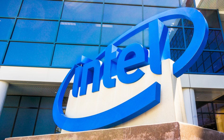 Intel nie zbuduje nowej fabryki w Wielkiej Brytanii. Przez brexit