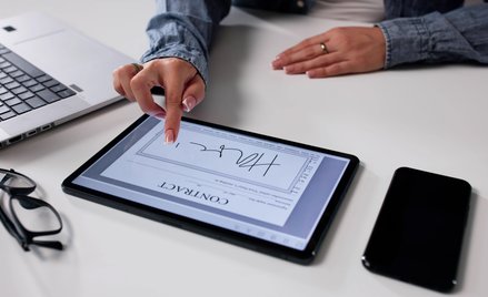 Eksperci: prawo nie nadąża za nowymi formami czynności prawnych