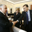 Jarosław Kaczyński i Radosław Sikorski jeszcze jako koledzy z rządu - październik 2006 r.