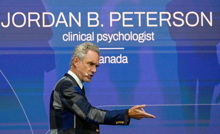 Jordan Peterson, kanadyjski psycholog, niezwykle aktywny na platformach społecznościowych, to jedna 