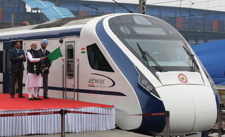 Indie: Najszybszy pociąg w kraju zepsuł się dzień po debiucie