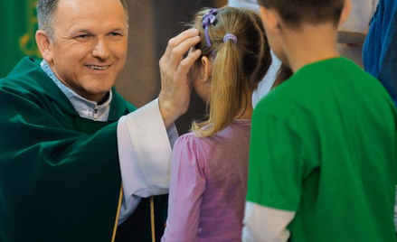 Ksiądz Lemański podzielił Jasienicę