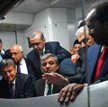 ...I do przodu! Prezydent Turcji Abdullah Gul?(pośrodku), premier i goście zagraniczni za pulpitem s