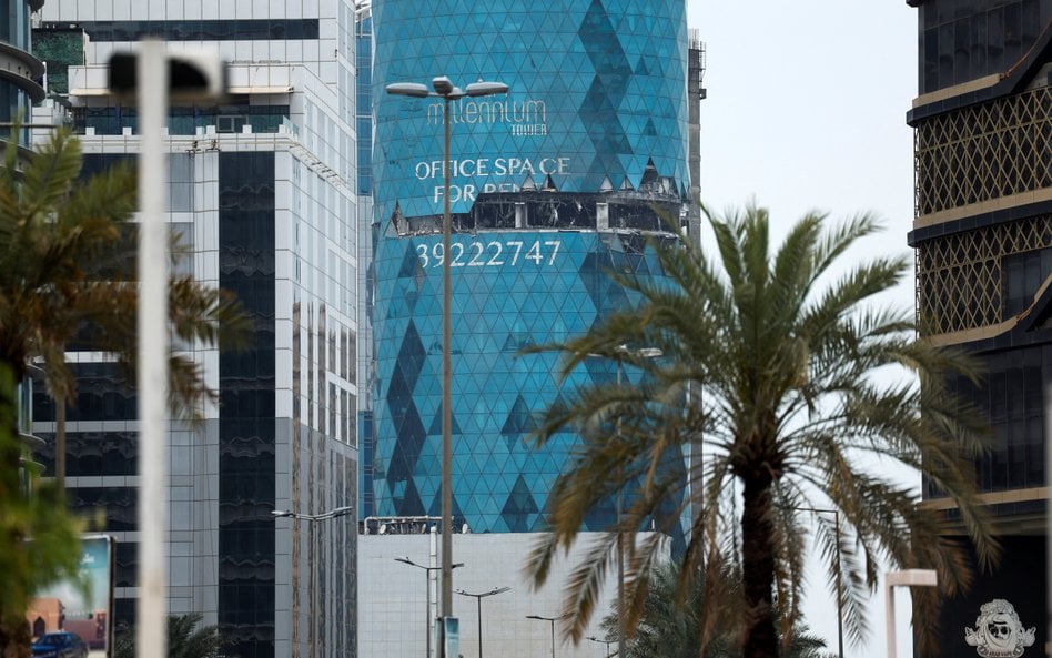 Budynek uszkodzony w wyniku doniesień o ataku irańskiego drona, w trakcie konfliktu USA i Izraela z 