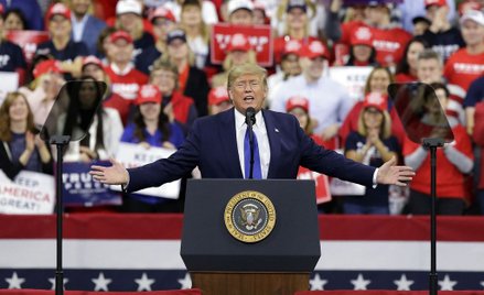 Donald Trump skarży się na zmywarki, prysznice i żarówki