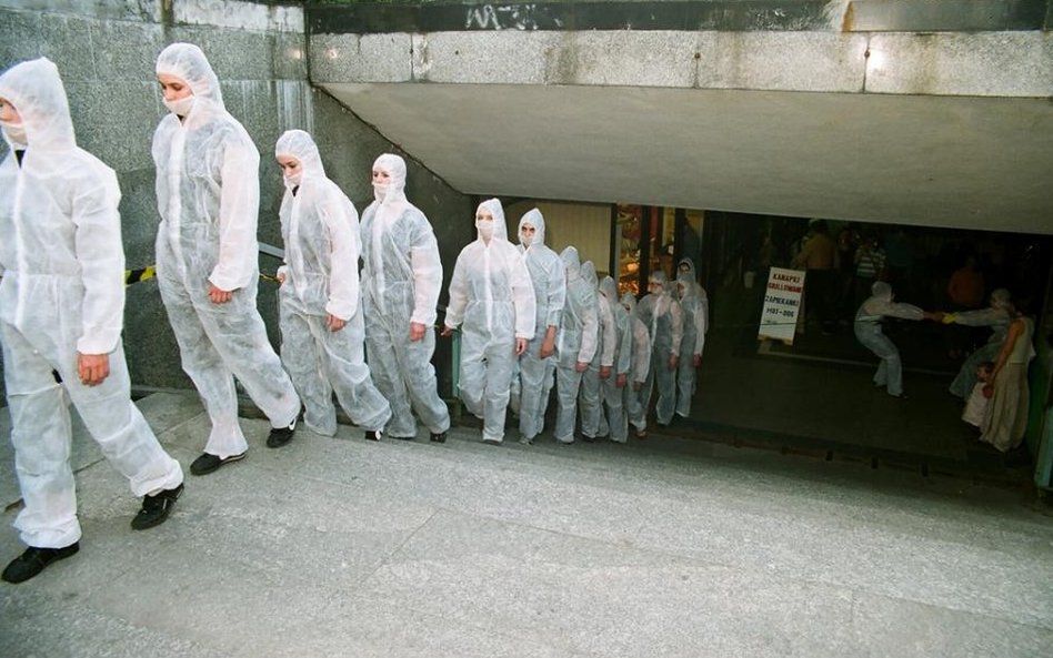 Anna Piotrowska (Mufmi Teatr Tańca), „Kino o każdej porze”, performans, 26.04.2007; CSW Zamek Ujazdo
