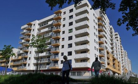 Mieszkania ciągle tanieją