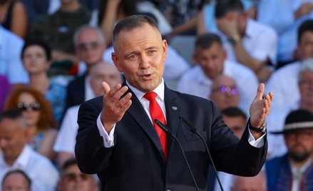 Prezydent RP Karol Nawrocki przemawia podczas uroczystości z okazji rocznicy zaprzysiężenia go na Ur