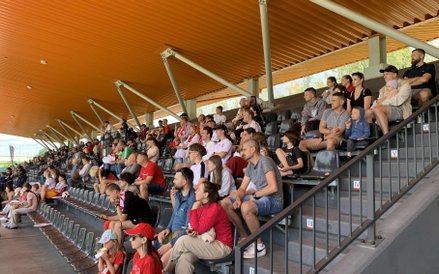 Uśmiechnięte twarze i wspólny doping – atmosfera na trybunach podczas turnieju ampfutbolu