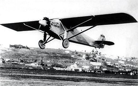 Spirit of St. Louis ledwo oderwał się od lotniska tak był obciążony benzyną