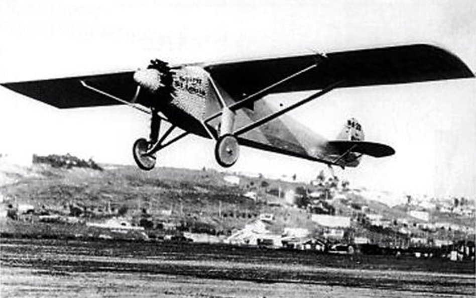 Spirit of St. Louis ledwo oderwał się od lotniska tak był obciążony benzyną