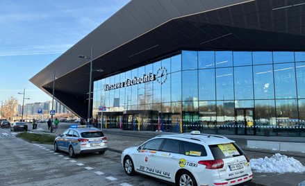 Główna hala dworca od strony Woli zaprasza do nowoczesnego wnętrza