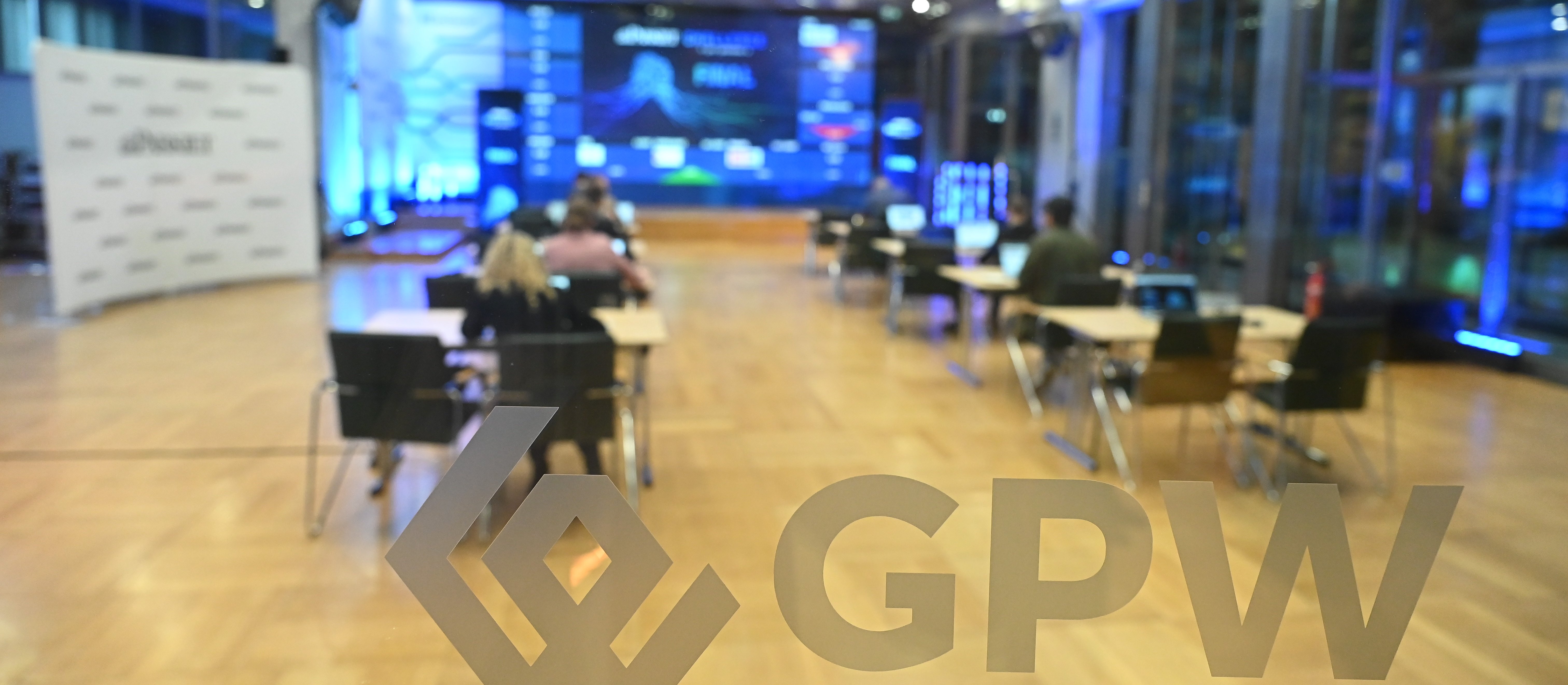 To już nie przelewki. Kowalski ruszył na podbój giełdy