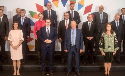 Uczestnicy spotkania ministrów UE w Pradze