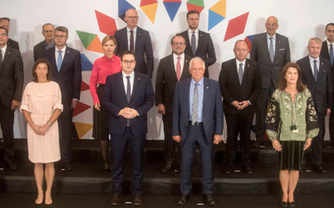 Uczestnicy spotkania ministrów UE w Pradze