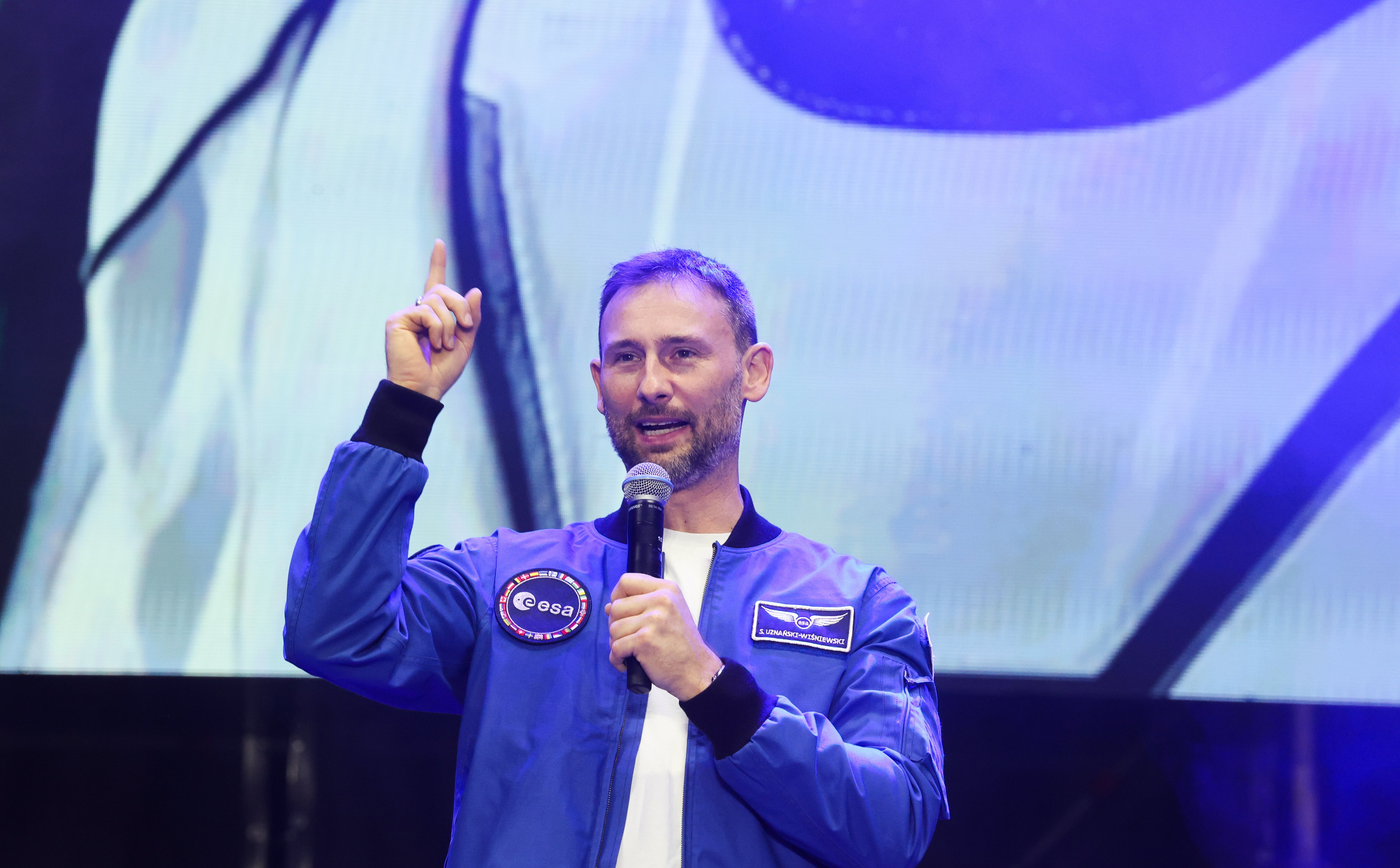 Narrator: Czego nauczyła nas kosmiczna misja Sławosza Uznańskiego-Wiśniewskiego