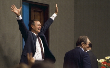 George H.W. Bush w Sejmie, 10 lipca 1989 r. (z prawej marszałek Mikołaj Kozakiewicz). W trakcie tamt
