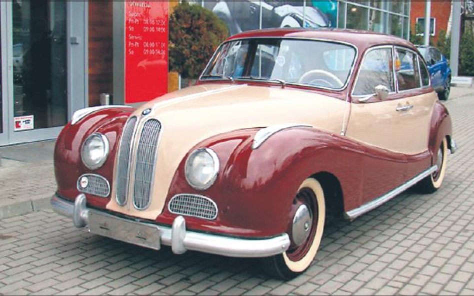 Pierwsza powojenna limuzyna marki, BMW 501A, potocznie nazywana jest w Niemczech Barockengel – „baro